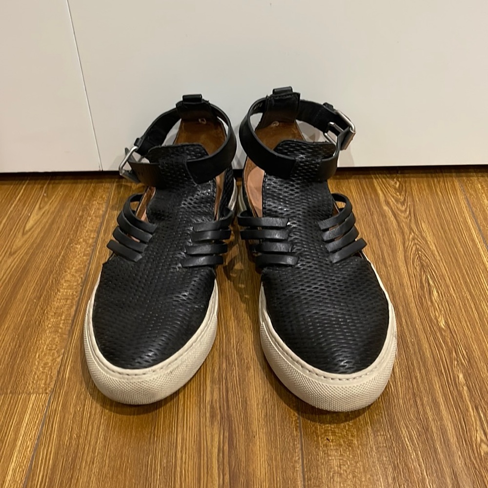 Black Butter ankle sneakers